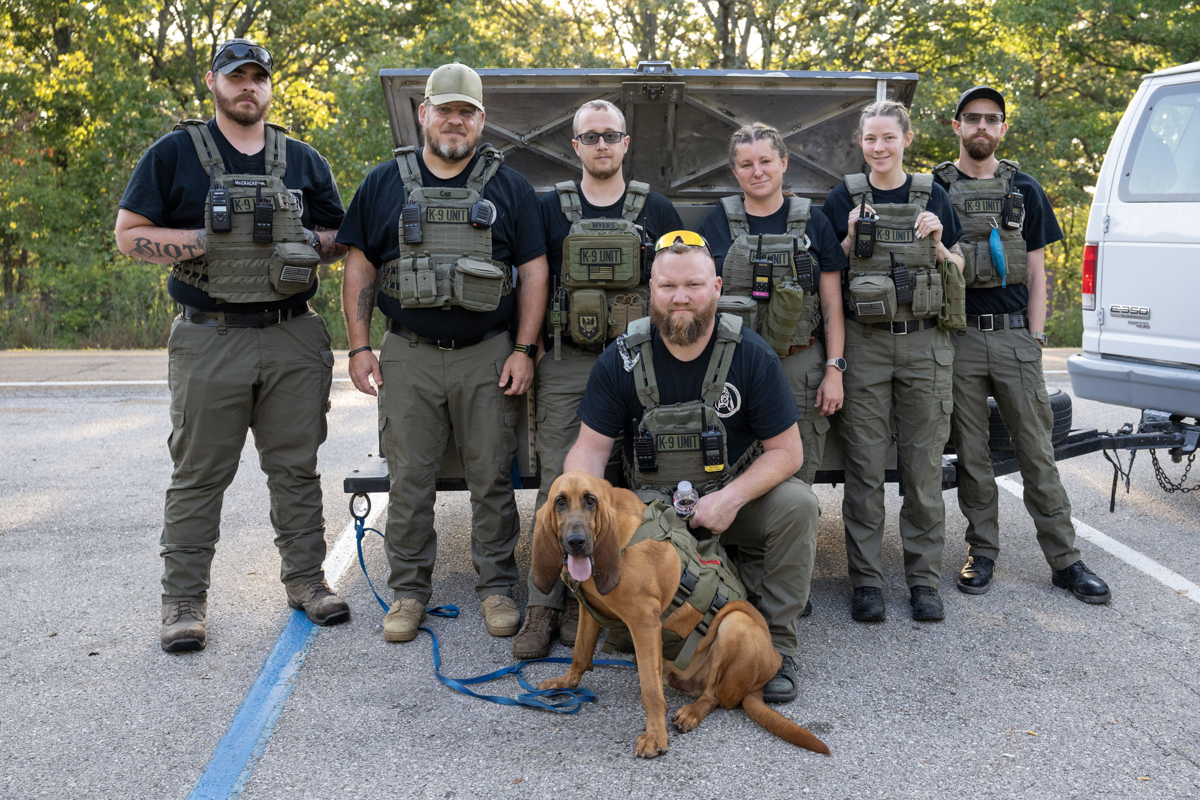Crossroads Correctional Center team poses with Hank