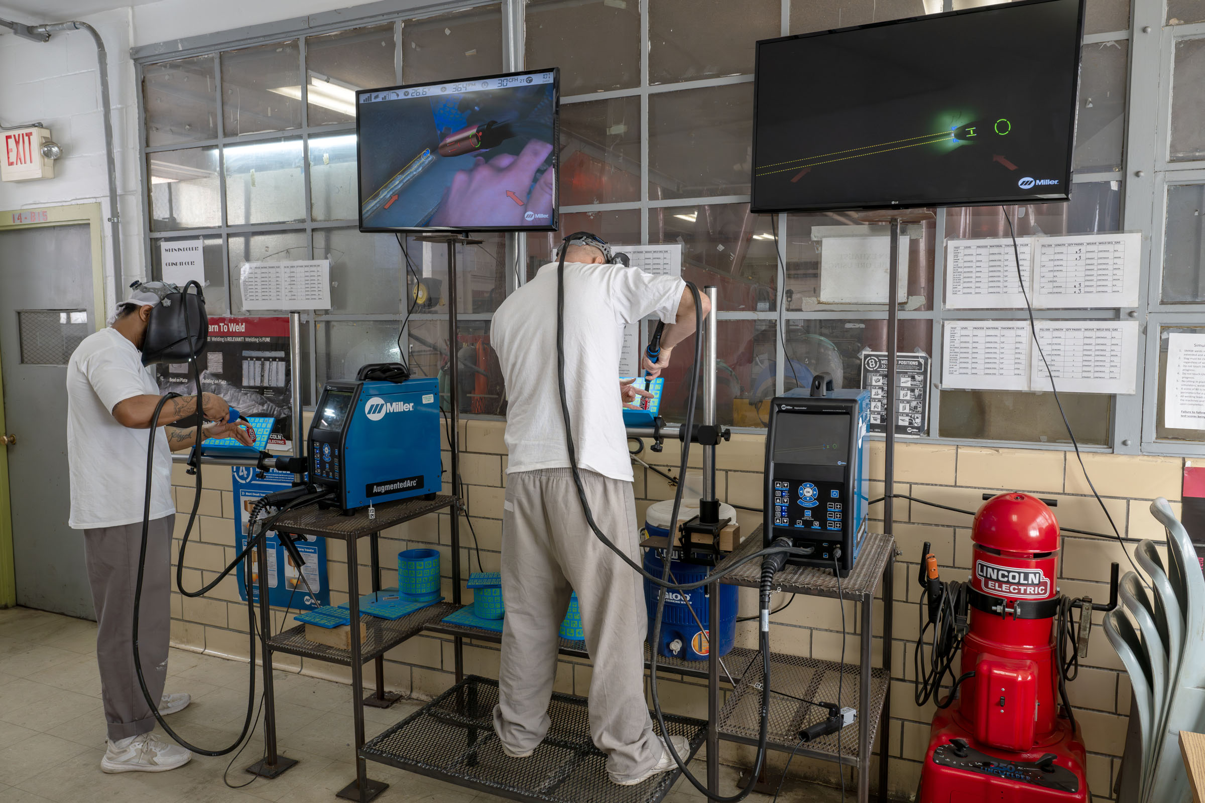Student uses welding simulator