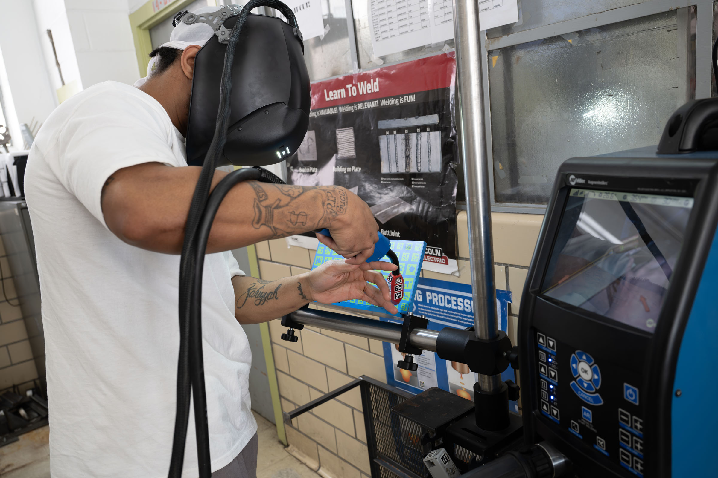Student uses welding simulator